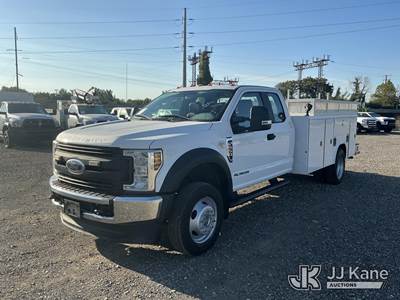 2018 Ford F550 4x4 Extended-Cab Service Truck