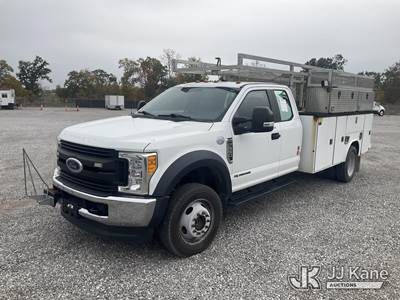 2017 Ford F550 4x4 Extended-Cab Service Truck