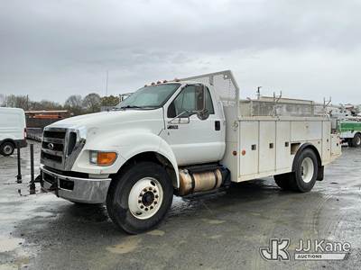 2013 Ford F750 URD/Flatbed Truck