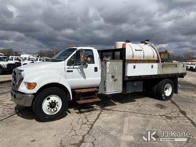 2007 Ford F-750 Regular Cab 2WD DRW Flatbed/Service Truck