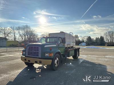 1998 Ford F800 Flatbed/Spray Truck