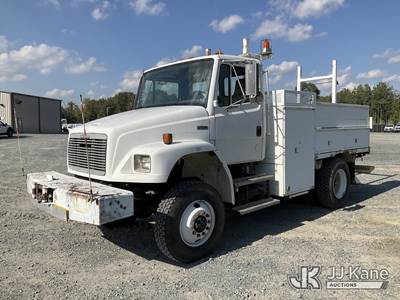 2002 Freightliner FL70 4X4 Utility Truck