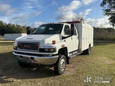 2006 GMC C4E042 Crew-Cab Enclosed Service Truck