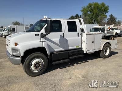 2003 GMC C6500 Crew-Cab Flatbed/Utility Truck