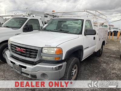 2005 GMC Sierra 2500HD Enclosed Service Truck