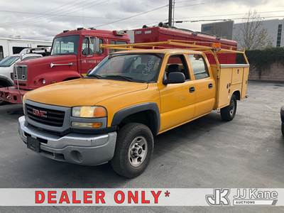 2004 GMC Sierra 2500HD Crew-Cab Service Truck