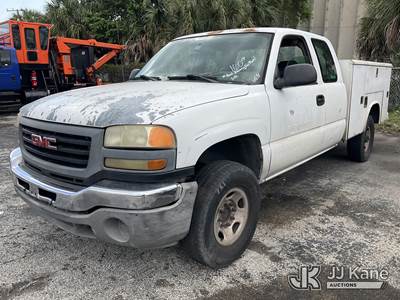 2006 GMC Sierra 2500HD Extended-Cab Service Truck