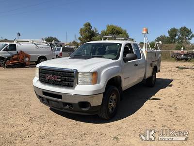 2011 GMC Sierra 2500HD 4x4 Extended-Cab Enclosed Service Truck