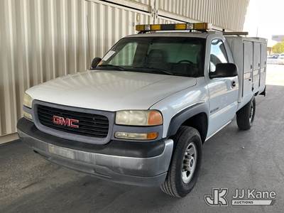 2001 GMC Sierra 2500HD Enclosed Service Truck