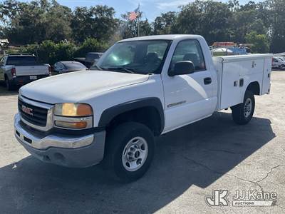 2004 GMC Sierra 2500HD 4x4 Service Truck