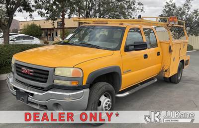 2004 GMC Sierra 3500 Crew-Cab Service Truck