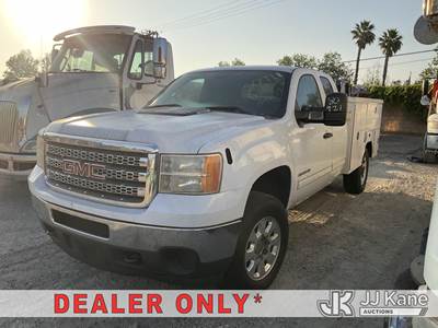2013 GMC Sierra 3500HD Crew-Cab Enclosed Service Truck