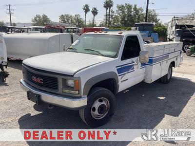 1996 GMC Sierra C/K 3500 Reg. Cab 8-ft. Bed 4WD Utility Truck