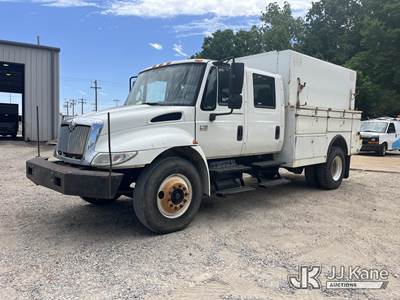 2006 International 4200 Crew-Cab Enclosed Service Truck