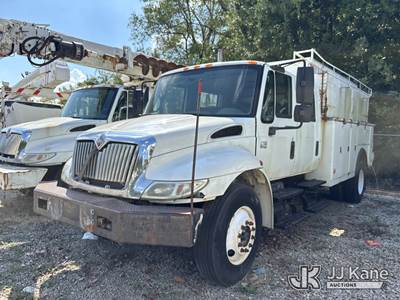 2006 International 4200 Crew-Cab Enclosed Service Truck