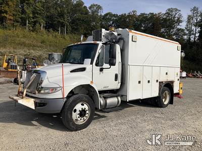 2015 International 4300 Enclosed Utility/Air Compressor Truck