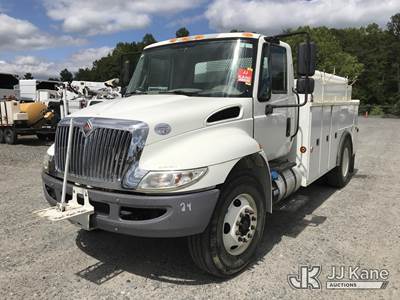 2017 International 4300 URD/Flatbed Truck