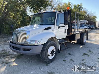 2009 International 4300 Flatbed Truck