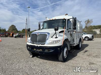 2015 International 4400 Air Compressor/Enclosed Utility Truck