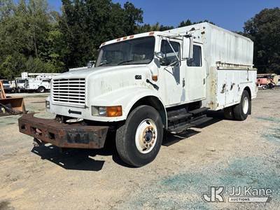 2002 International 4700 Crew-Cab Enclosed Service Truck