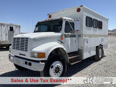 1999 International 4900 Enclosed Utility Truck