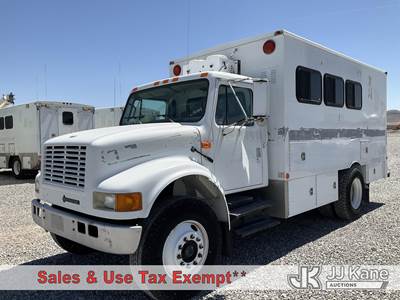 1999 International 4900 Enclosed Utility Truck