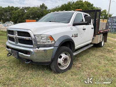2017 Ram 5500 4x4 Crew-Cab Flatbed/Service Truck