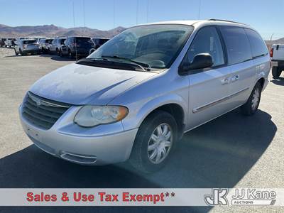 2007 Chrysler Town & Country Mini Passenger Van