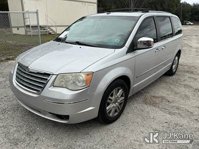 2010 Chrysler Town & Country Mini Passenger Van