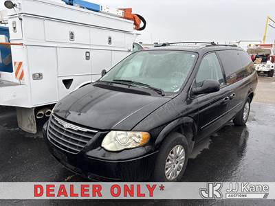 2005 Chrysler Town & Country LX Van