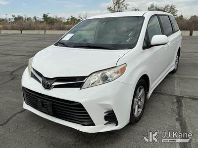 2019 Toyota Sienna Mini Passenger Van