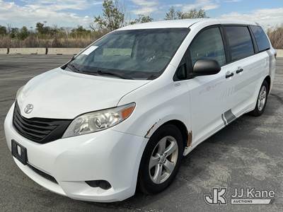 2015 Toyota Sienna Mini Passenger Van