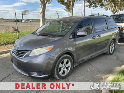 2014 Toyota Sienna LE Passenger Van