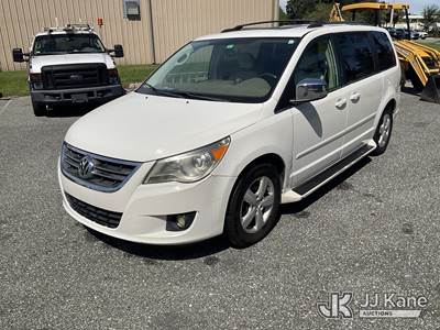 2009 Volkswagen Routan Mini Passenger Van
