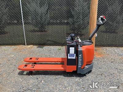 Toyota 6000 lb Electric Motorized Pallet Jack with Charger