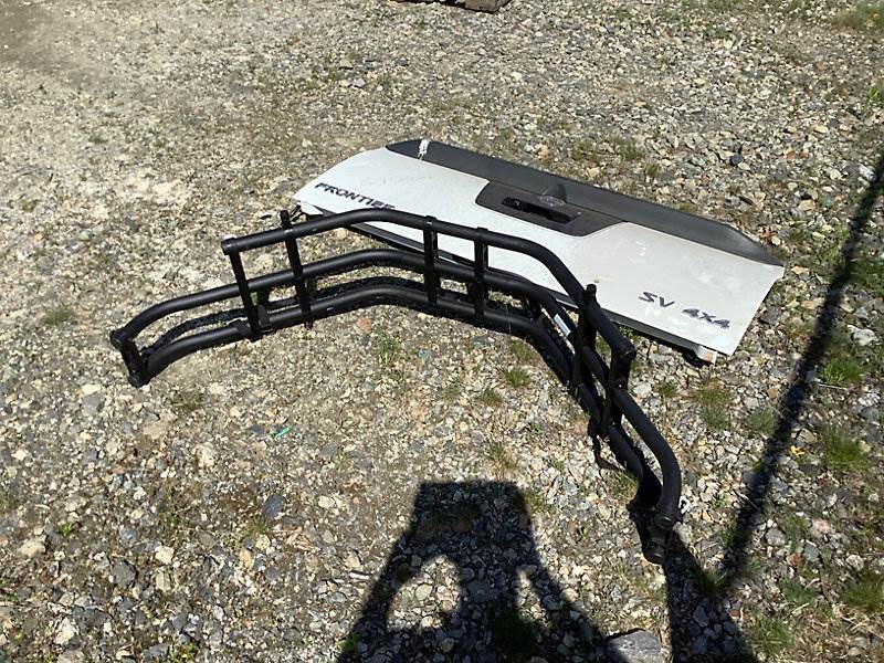 Nissan Frontier Tailgate & Tailgate Extender (Minor Damage To Tailgate