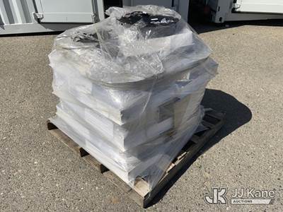 Light Fixtures (Used) NOTE: This unit is being sold AS IS/WHERE IS via Timed Auction and is located in Dixon