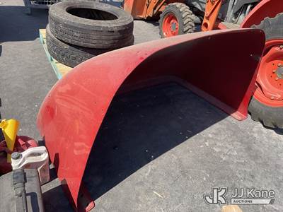 Freightliner Roof-Top Wind Deflector (Used) NOTE: This unit is being sold AS IS/WHERE IS via Timed Auction and is located in Dixon