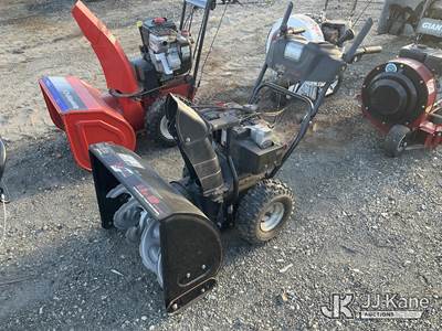 Yard Machines 26in Snowblower Gas Pwrd. (Runs)