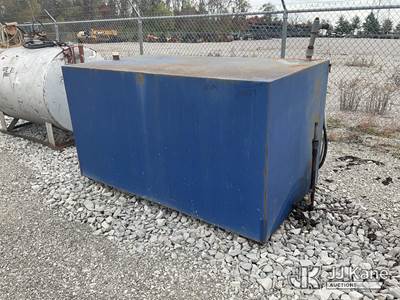 Fuel Tank (Condition Unknown (Seller States 900 Gallon Capacity)