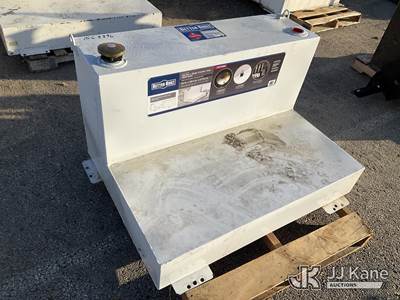 Better Built 100 Gal Transfer Fuel Tank (Leaks Fuel Near Front Bolt Down Flange )