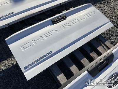 Chevrolet Silverado Tailgate w/Dual Back Up Camera (Duke Unit)