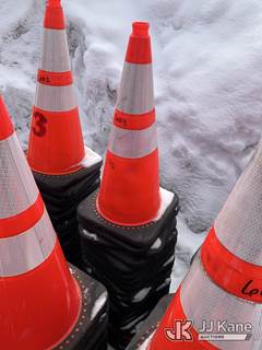 (25) 28 inch Safety Cones