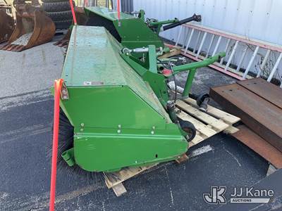 John Deere 60 Heavy Duty Hydraulic Broom (Seller States: Shaft Bent)