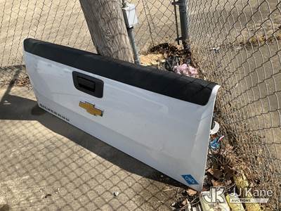 Pickup Truck Tailgate. Came off a 2009-2015 Chevy Pickup. (Seller States “Pickup Truck Tailgate. Came off a 2009-2015 Chevy Pickup.”)