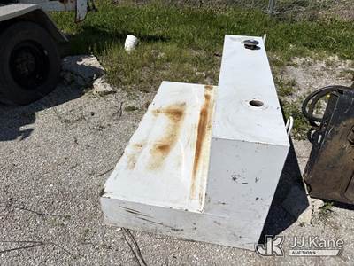 L-shaped Fuel cell for truck bed