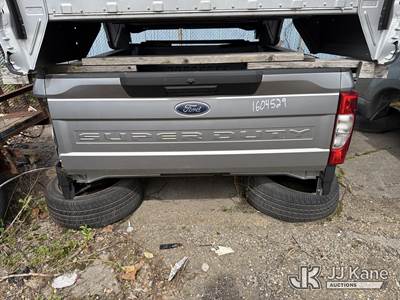 (1) Ford Pickup Truck Bed