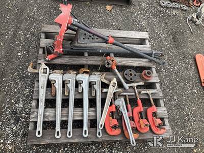 Rigid 460-6 Tri-Stand with (7) Aluminum Pipe Wrenches & (4) Tubing Cutters