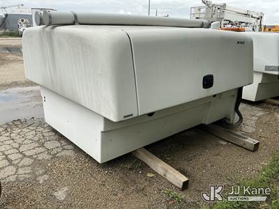 Maranda M-140 fiberglass slide in cap (Side Door Handle Missing)