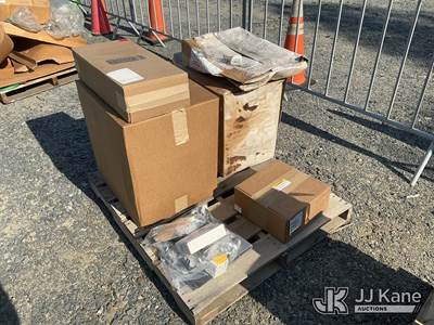 (1) International & (1) Freightliner M2 Console Kits (New/Unused)